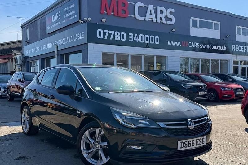 Used Vauxhall Astra SRi 110 HP (80 kW) 2017 Black Hatchback