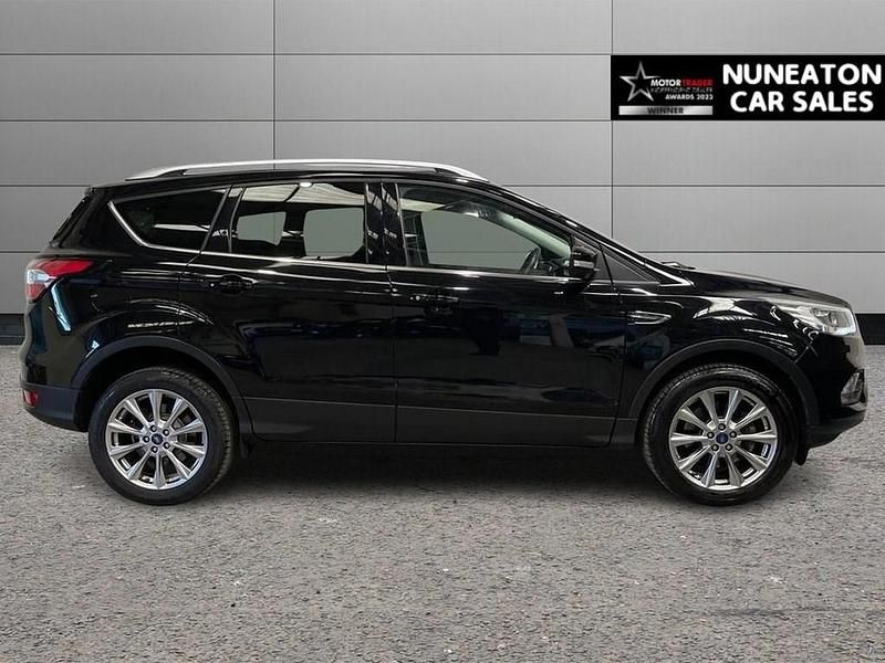 Begagnad Ford Kuga Titanium 120 HK (88 kW) 2019 Svart SUV