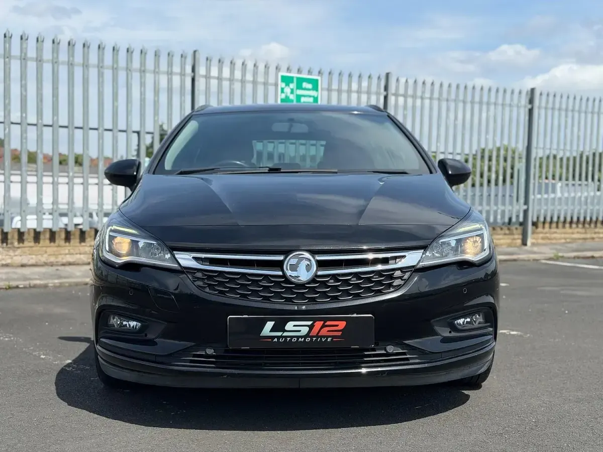 Used Vauxhall Astra S 136 HP (100 kW) 2019 Black Estate