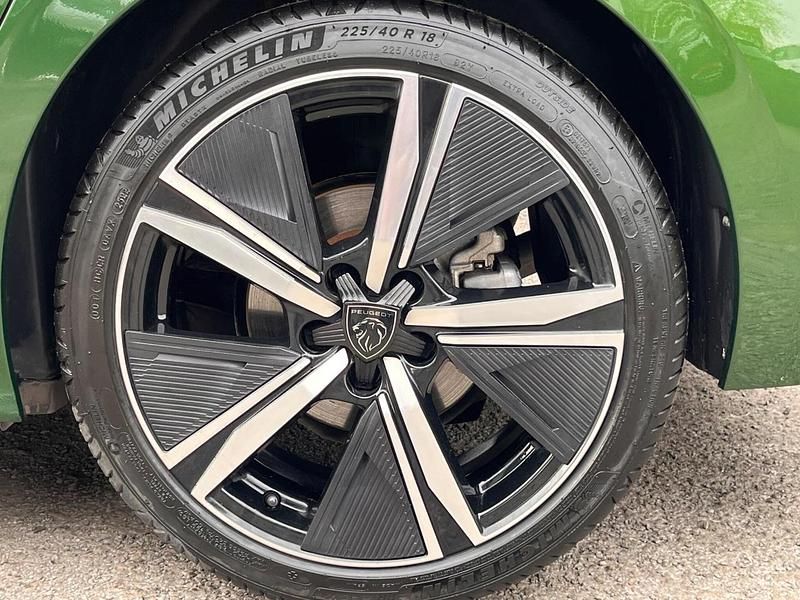 Używany Peugeot 308 GT 129 KM (94 kW) 2022 Zielony Hatchback