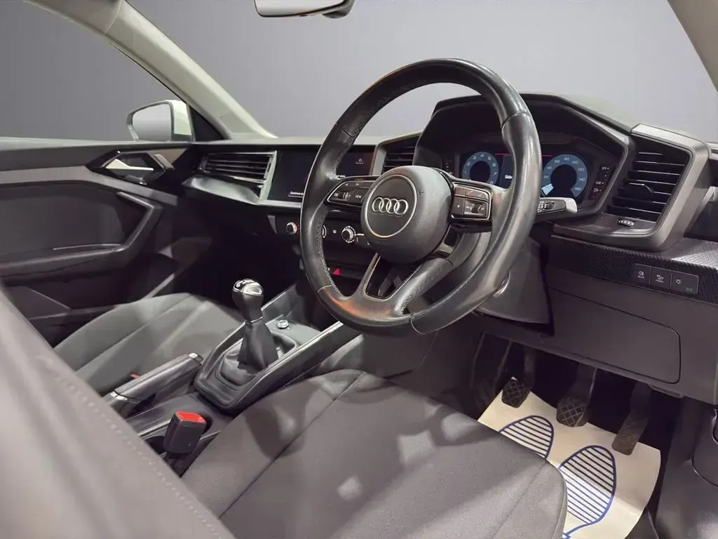 Used Audi A1 Sportback Design 95 HP (69 kW) 2022 White Hatchback