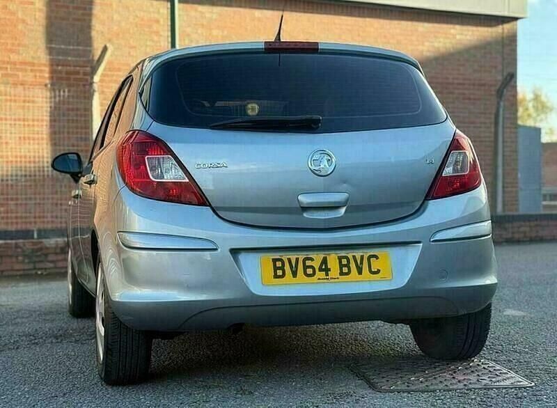 Second-hand Vauxhall Corsa Design Edition 100 CP (73 kW) 2014 Argintiu Hatchback