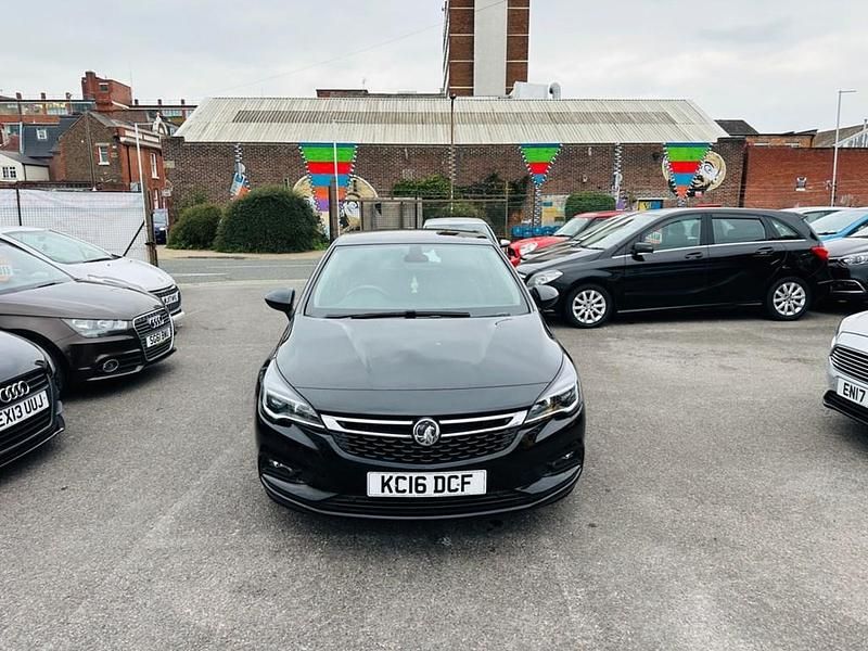 Used Vauxhall Astra Elite 150 HP (110 kW) 2016 Black Hatchback
