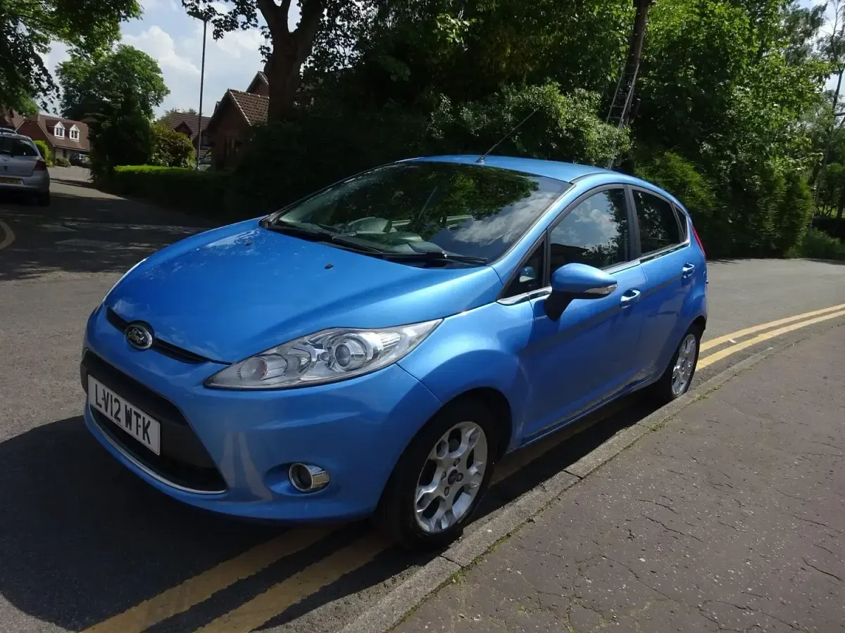 Used Ford Fiesta Zetec 96 HP (70 kW) 2012 Blue Hatchback