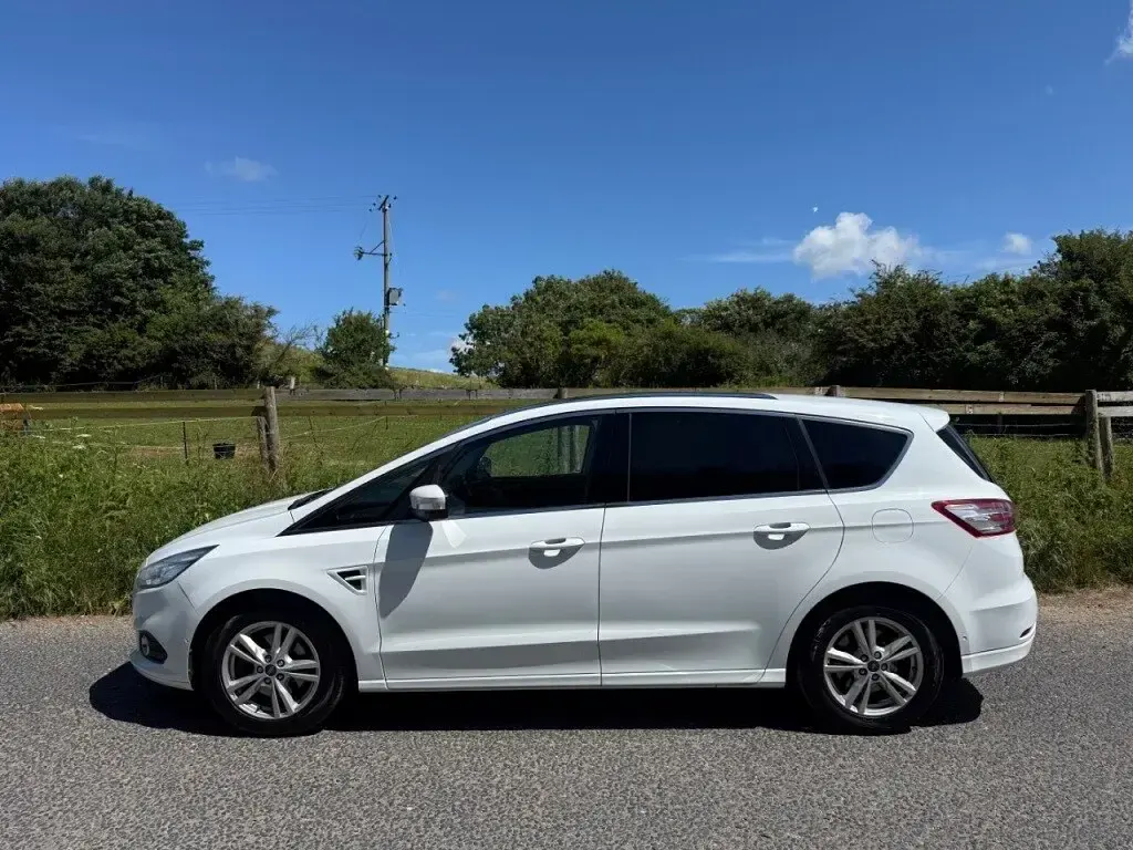 Used Ford S-MAX Titanium 150 HP (110 kW) 2016 White MPV