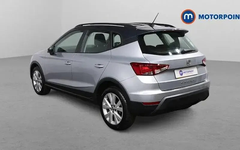 Usado Seat Arona SE Technology 116 CV (85 kW) 2019 Plateado SUV