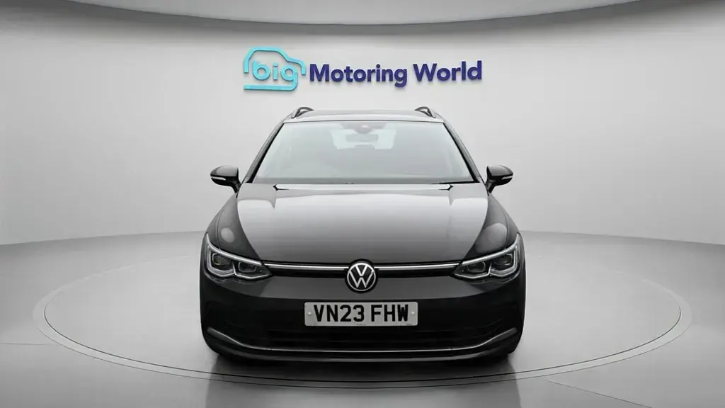 Second-hand VW Golf VIII Style 150 CP (110 kW) 2023 Gri Break