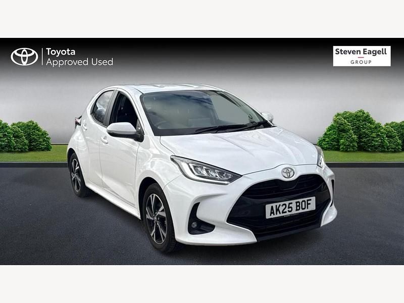 White Used 2025 Toyota Yaris Hybrid Design Hatchback | £21,158 (Fair price) - Image 1/3