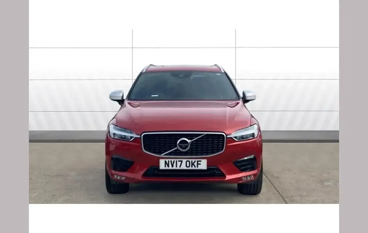 Used Volvo XC60 R-Design Pro 190 HP (139 kW) 2017 Red SUV