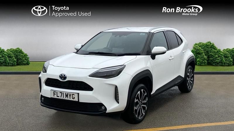 Used Toyota Yaris Hybrid Design 2022 White Hatchback