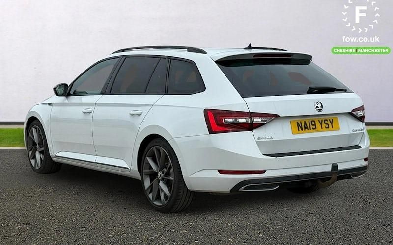 Used Skoda Superb SportLine 190 HP (139 kW) 2019 White Estate