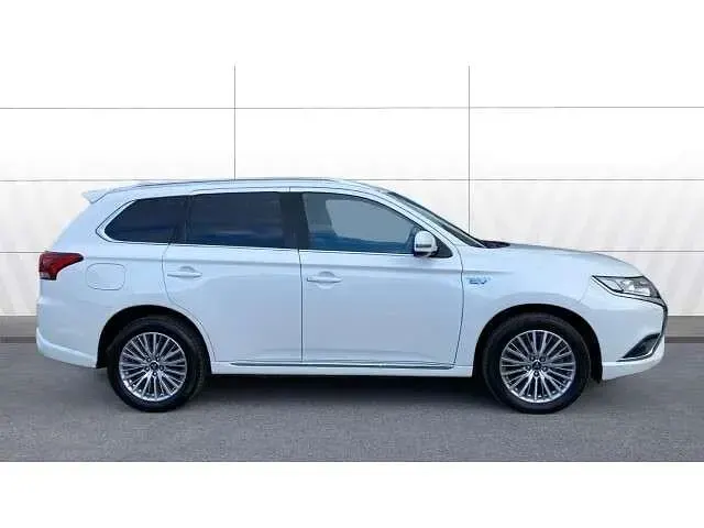 Used Mitsubishi Outlander P-HEV 221 HP (162 kW) 2020 White SUV