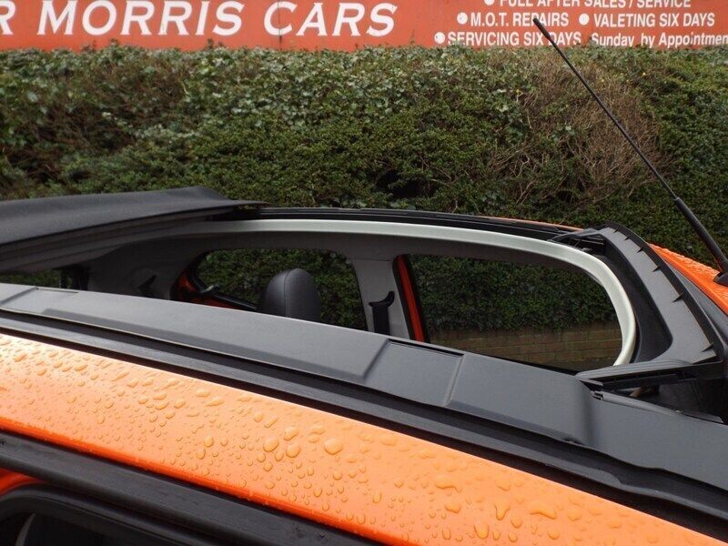 Usado Toyota Aygo x-press 2016 Laranja Citadino