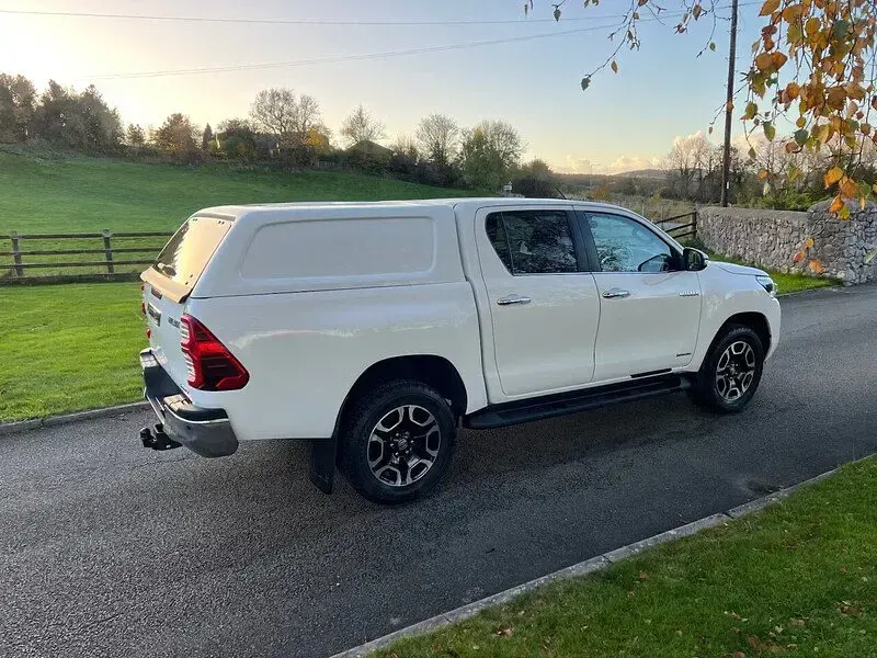 Used Toyota HiLux 150 HP (110 kW) 2021 White Pickup