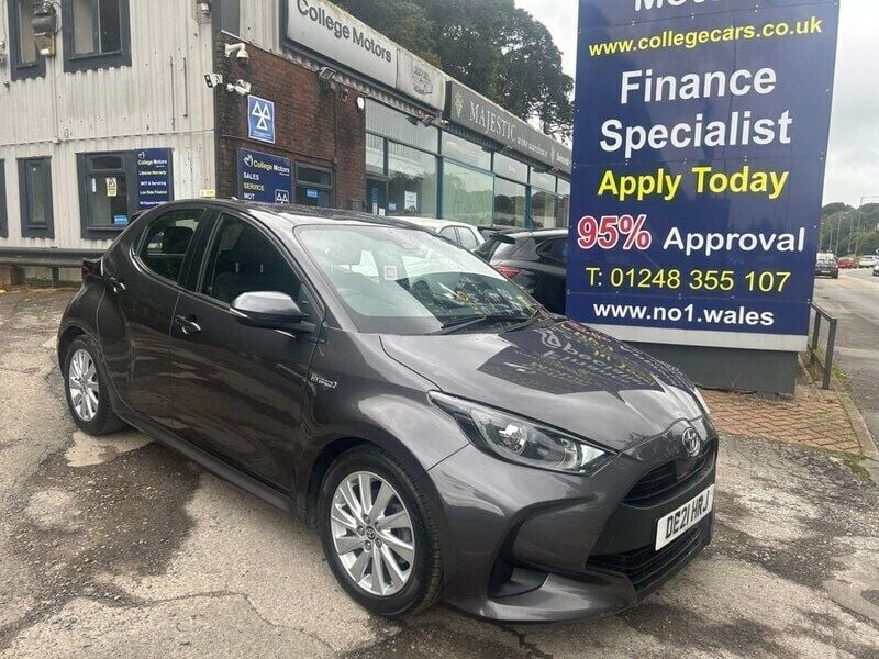 Grey Used 2021 Toyota Yaris Hybrid Design Hatchback | £15,995 (Fair price) - Image 1/4