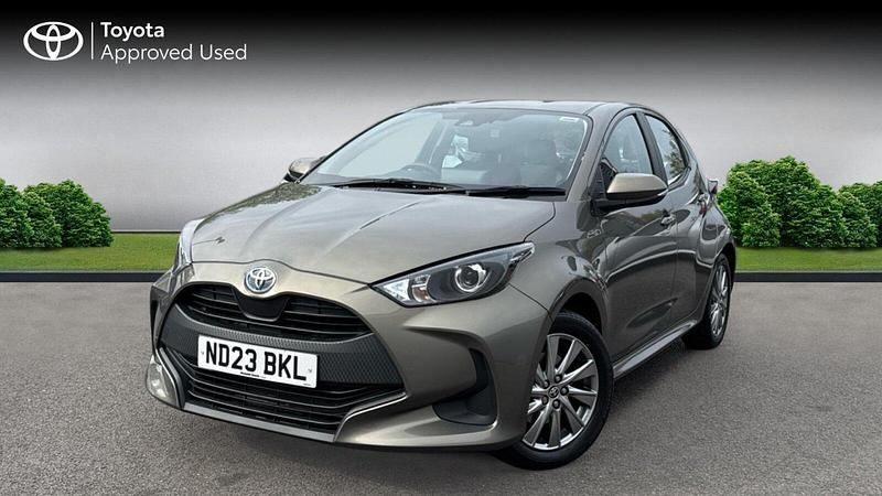 Used Toyota Yaris Hybrid 116 HP (85 kW) 2023 Titan bronze Hatchback