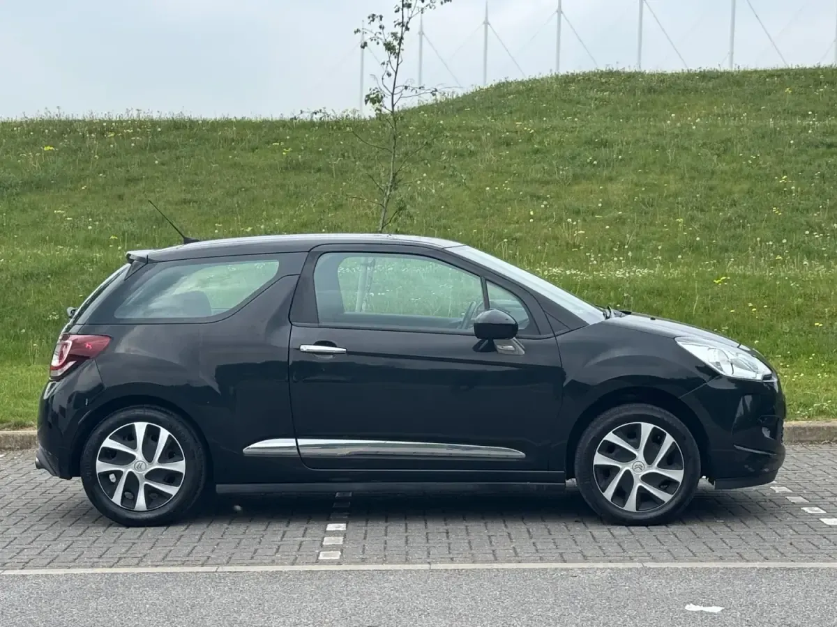 Usado Citroën DS3 PureTech 82 HP (60 kW) 2014 Preto Citadino