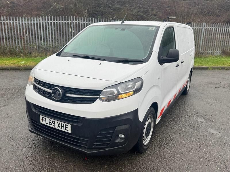 Used Vauxhall Vivaro Edition 100 HP (73 kW) 2019 White MPV