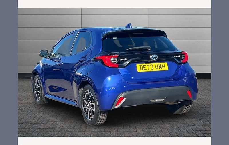 Used Toyota Yaris Hybrid Design 116 HP (85 kW) 2023 Blue Hatchback