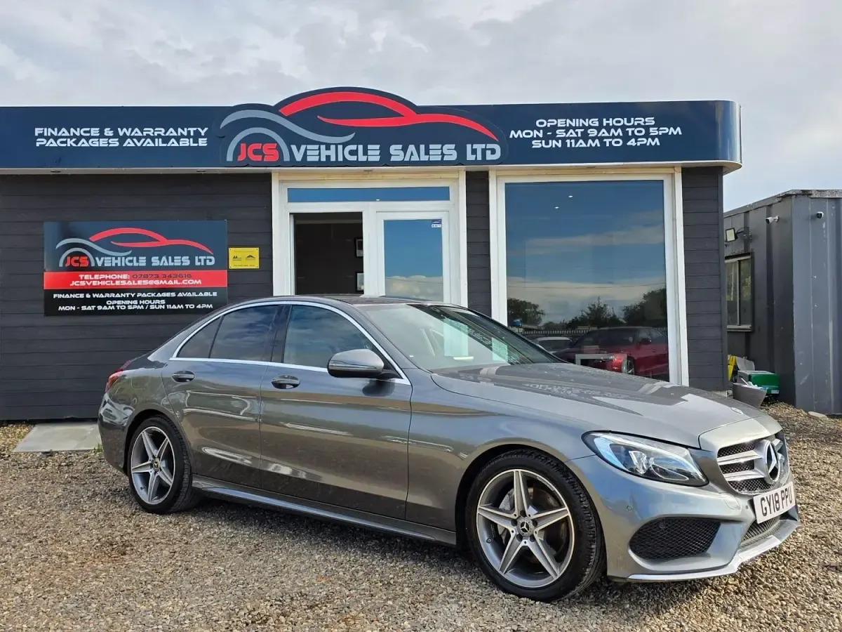 Second-hand Mercedes C200 AMG line 2018 Gri Berlinǎ