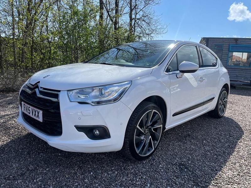 Usado Citroën DS4 150 HP (110 kW) 2015 Branco Citadino