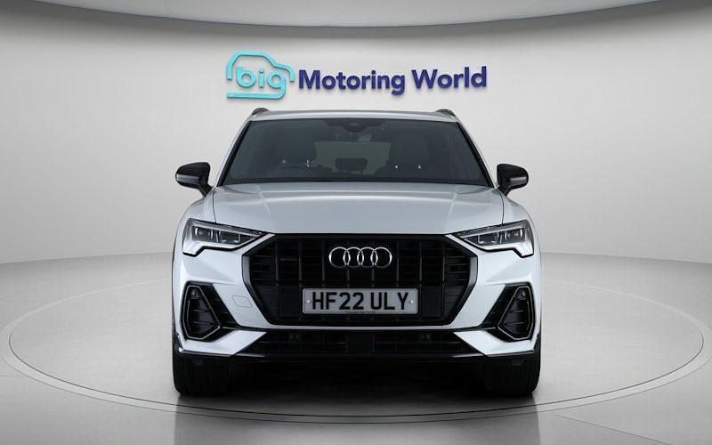 Begagnad Audi Q3 Black Edition 190 HK (139 kW) 2022 Vit SUV