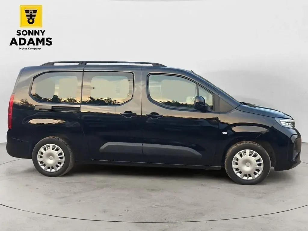 Used Vauxhall Combo Design Edition 100 kW (136 HP) 2025 Black MPV