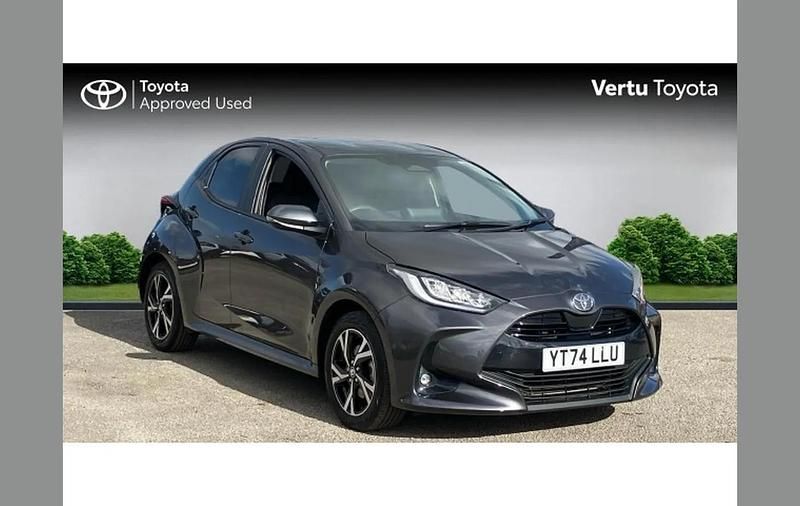 Used Toyota Yaris Hybrid Design 116 HP (85 kW) 2024 Grey Hatchback