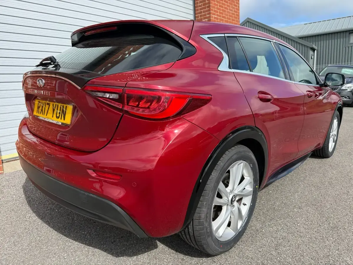 Used Infiniti Q30 109 HP (80 kW) 2017 Red Hatchback