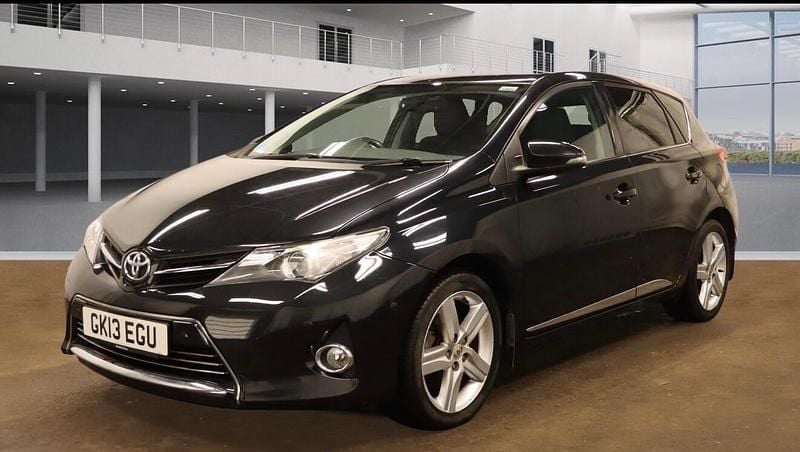 Used Toyota Auris 132 HP (97 kW) 2013 Black Hatchback