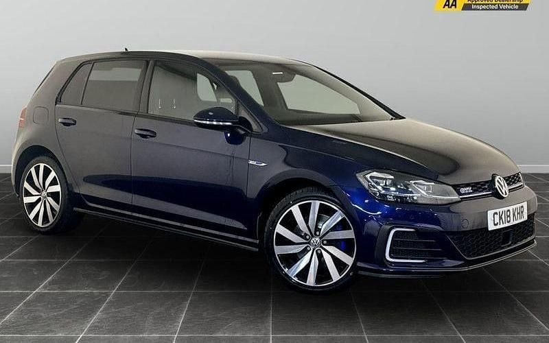Used 2020 VW Golf VII Advance Hatchback | £12,895 (Good price) - Image 1/2