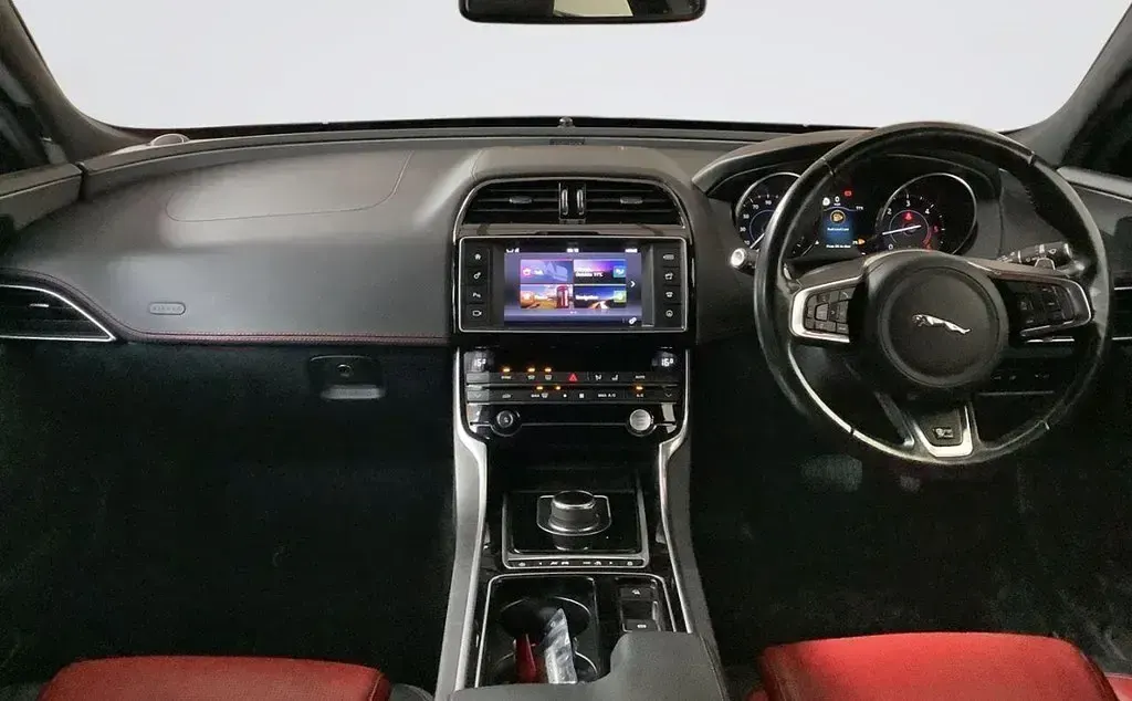 Gebraucht Jaguar XE R-Sport 180 PS (132 kW) 2017 Schwarz Limousine