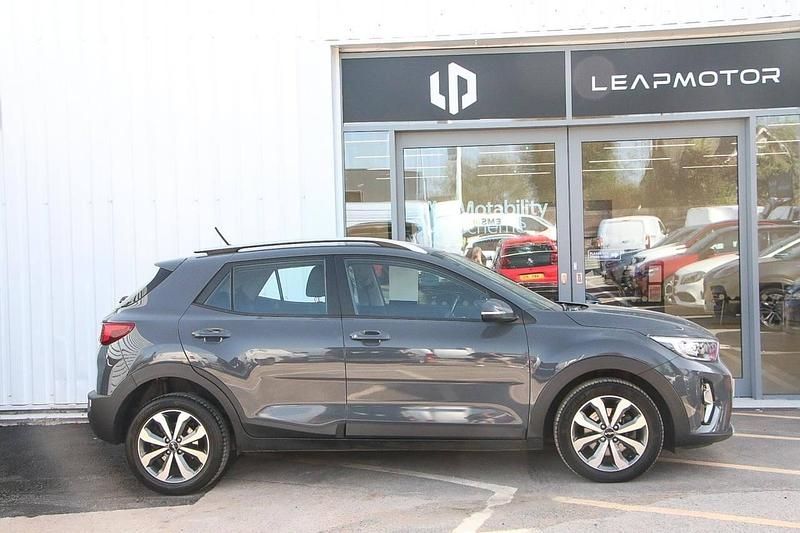 Used Kia Stonic 99 HP (72 kW) 2022 Grey SUV