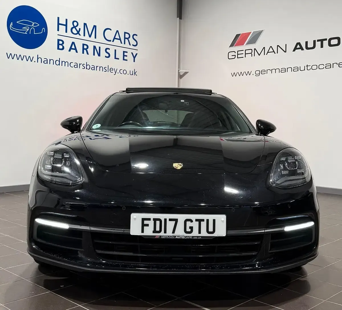 Used Porsche Panamera 330 HP (242 kW) 2017 Black Hatchback