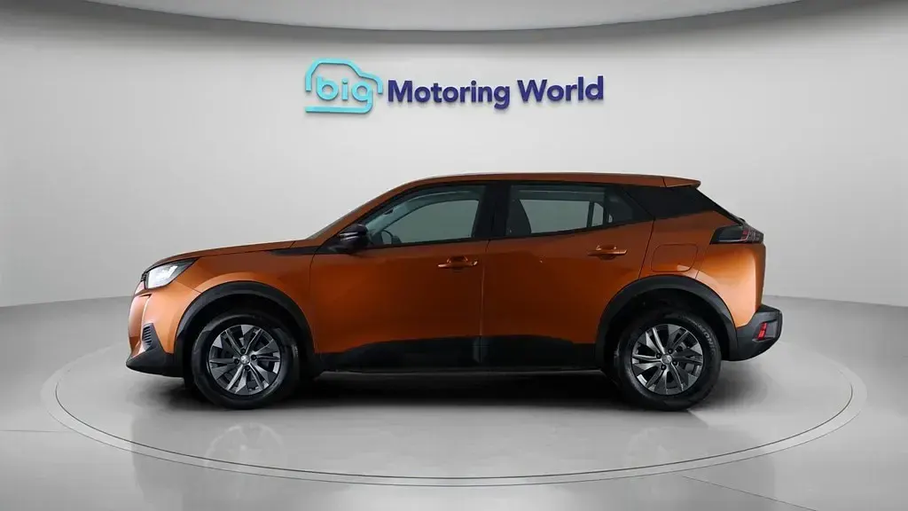 Używany Peugeot 2008 Active Premium 100 KM (73 kW) 2022 Pomarańczowy SUV