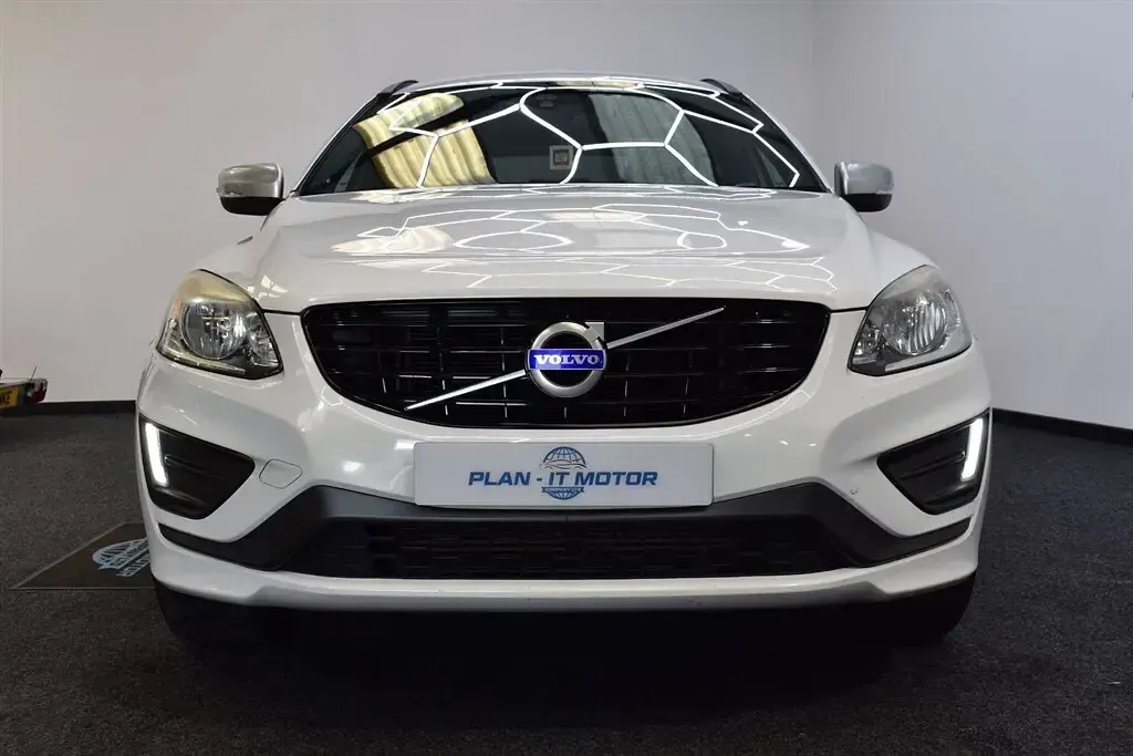 Used Volvo XC60 R-Design 190 HP (139 kW) 2016 White SUV