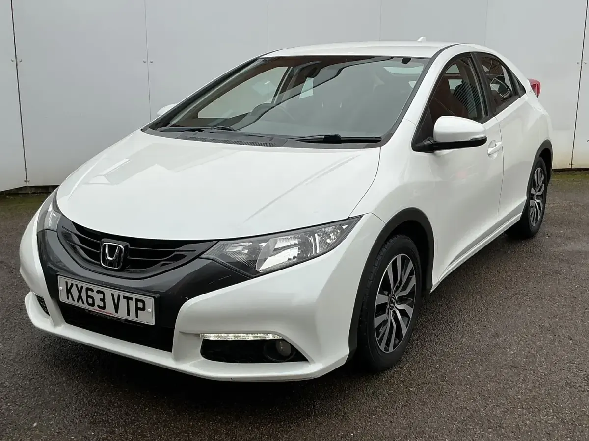 Begagnad Honda Civic ES 120 HK (88 kW) 2013 Vit Halvkombi