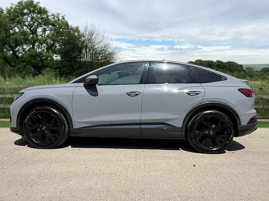 Used Audi Q4 Sportback e-tron Sport 125 kW (170 HP) 2022 Grey SUV