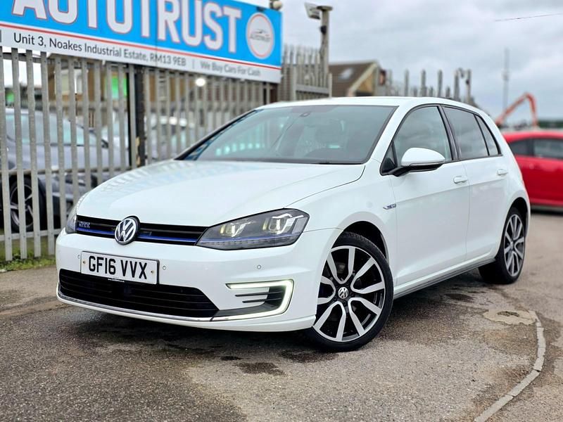 Used VW Golf VII GTE 204 HP (150 kW) 2016 White Hatchback