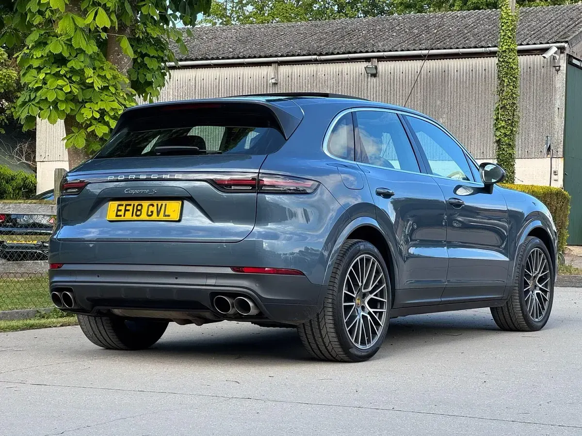 Used Porsche Cayenne 440 HP (323 kW) 2018 Blue SUV
