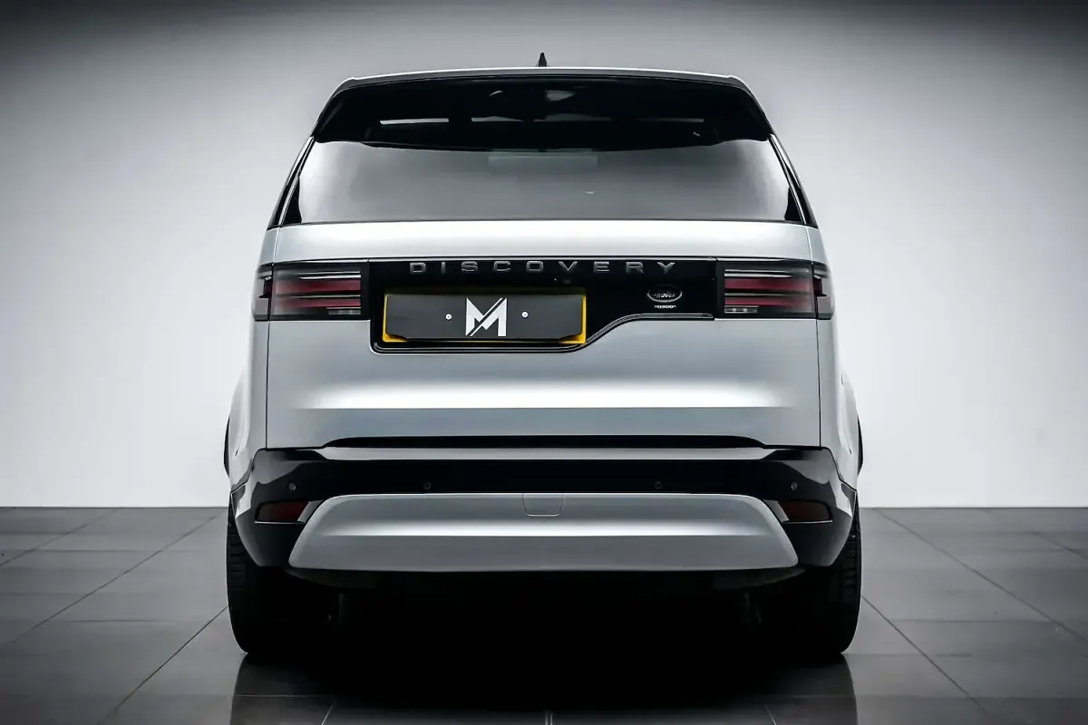 Used Land Rover Discovery HSE Dynamic 300 HP (220 kW) 2021 Silver SUV