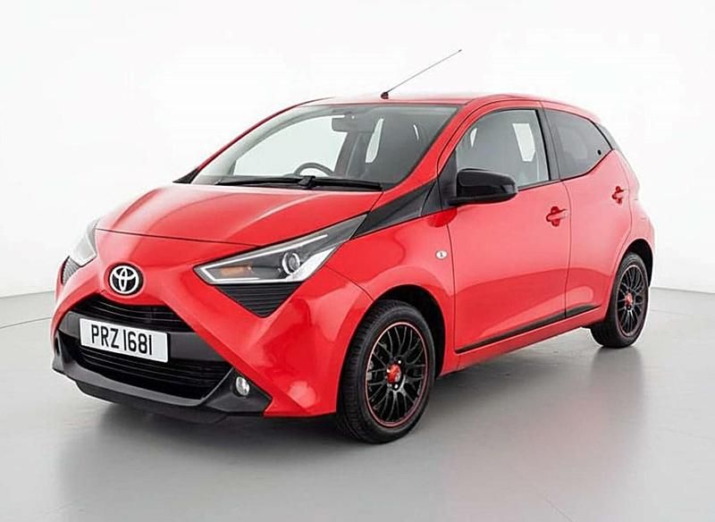 Begagnad Toyota Aygo Trend 2019 Röd Halvkombi