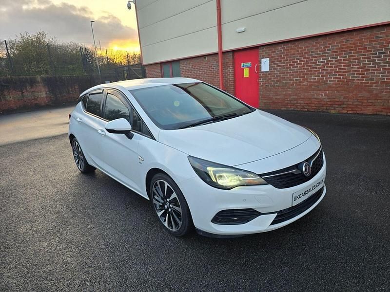 Used Vauxhall Astra SRi 145 HP (106 kW) 2020 White Hatchback