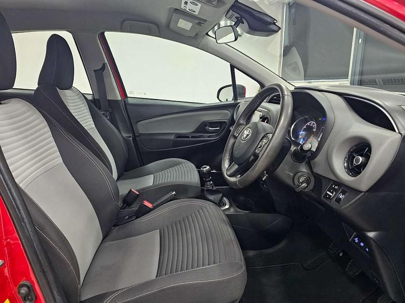 Used Toyota Yaris 107 HP (78 kW) 2019 Red Hatchback