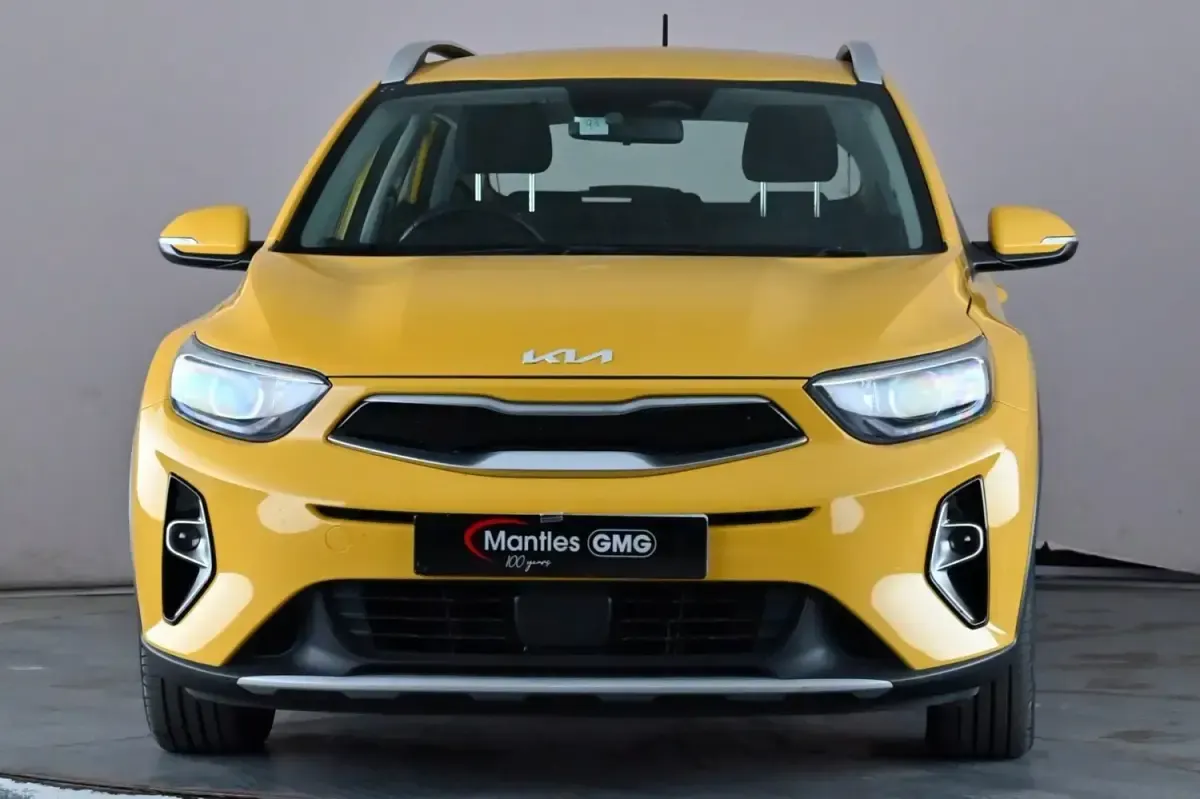 Usado Kia Stonic 99 CV (72 kW) 2022 Amarillo SUV