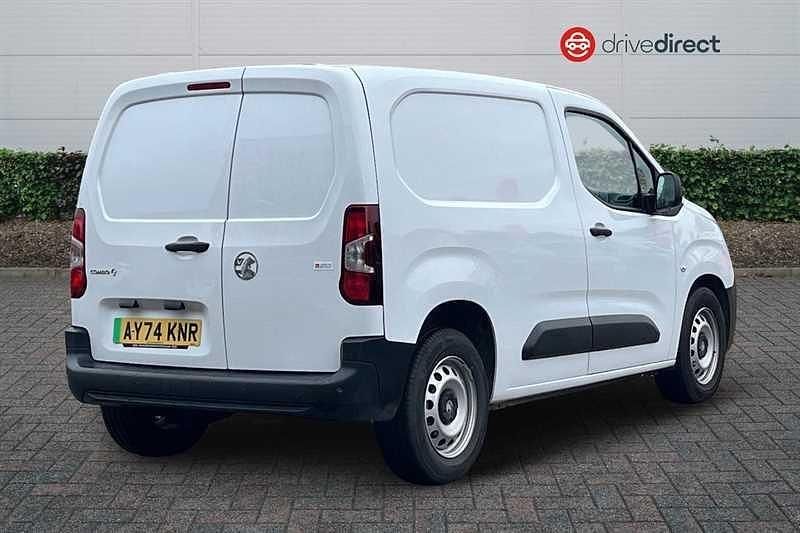 Used Vauxhall Combo 100 kW (136 HP) 2024 White MPV