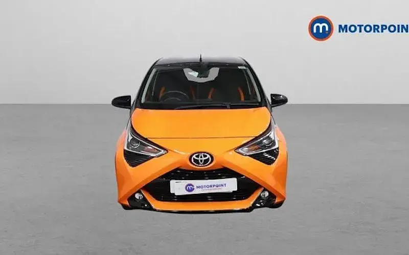 Second-hand Toyota Aygo X-cite 72 CP (52 kW) 2019 Portocaliu Hatchback