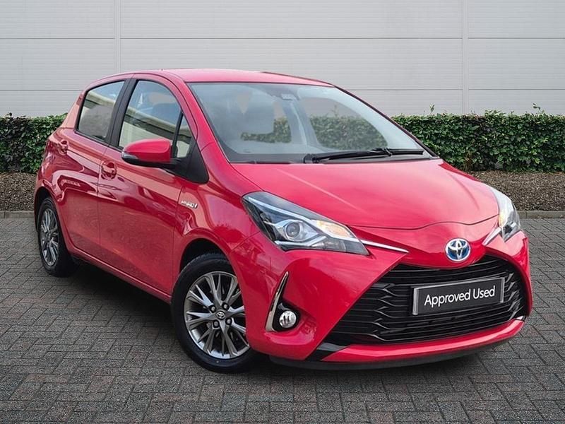 Red Used 2019 Toyota Yaris Hybrid Hatchback | £13,485 (Good price) - Image 1/4