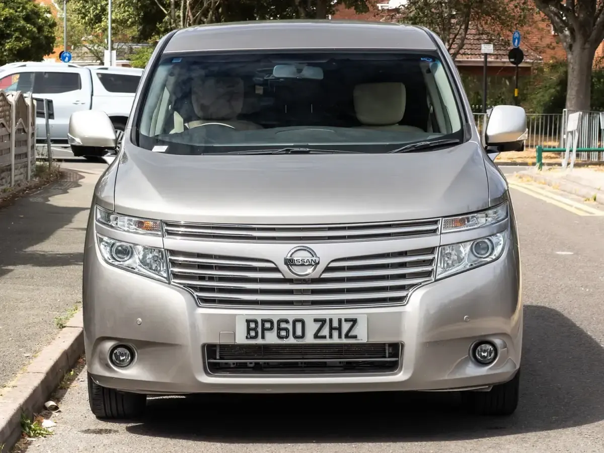 Used Nissan Elgrand 170 HP (125 kW) 2010 Gold MPV