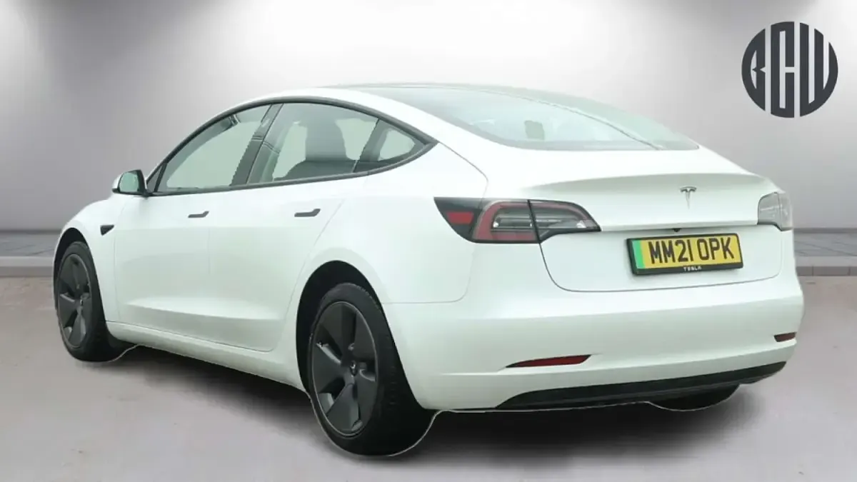 Used Tesla Model 3 Standard Range Plus 366 kW (498 HP) 2021 White Sedan